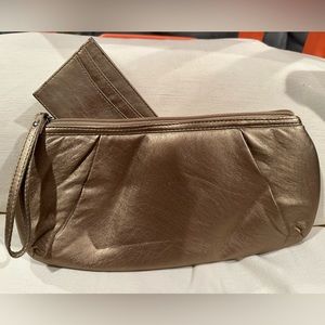 Good wristlet with card carrier